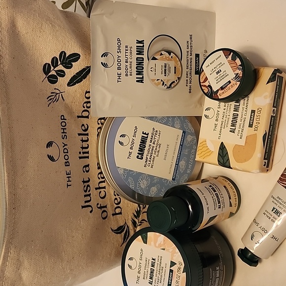 The Body Shop - Gift Set With Bag - 8 Items NWT - Picture 2 of 6